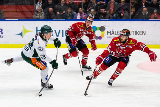 Färjestads Oskar Steen gör 0-2