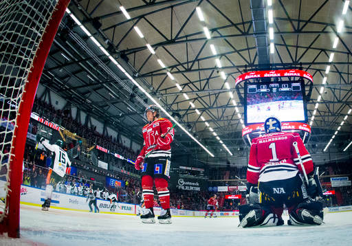 Färjestads Oskar Steen gör 0-2 och Gustav Rydahl jublar