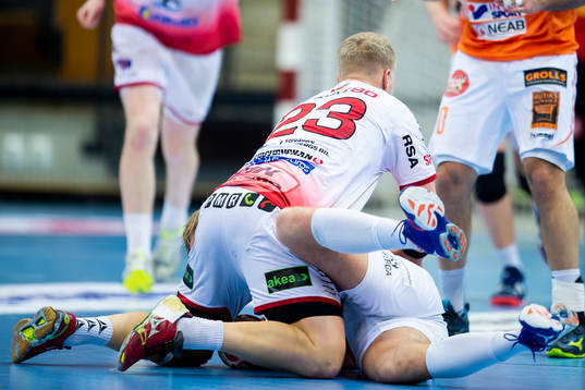HK Malmös Mattias Kvick i kamp om bollen mot Kristianstads