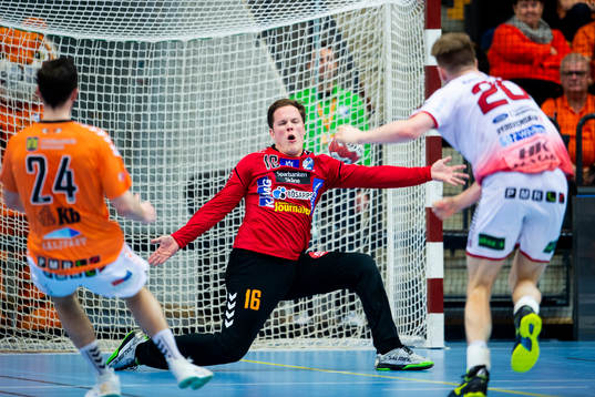 Kristianstads målvakt Richard Kappelin och HK Malmös Adam