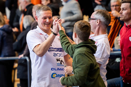 HK Malmös tränare Stian Tönnesen jublar
