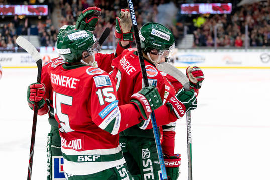 Frölundas Jacob Moverare jublar med lagkamrater