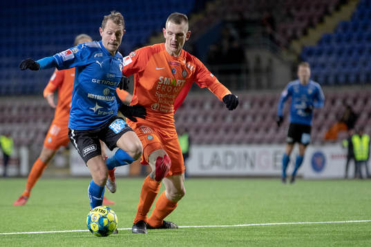 Halmstads Joel Allansson och AFC Eskilstunas Artem Rakhmanov