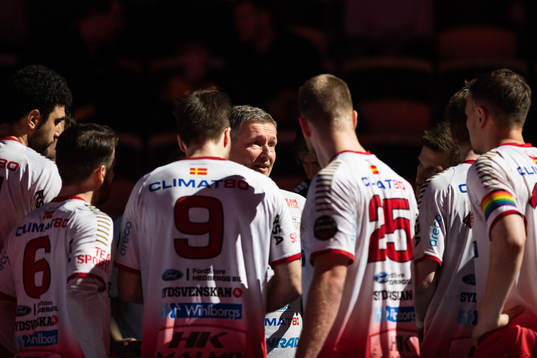 HK Malmös tränare Stian Tönnesen vid en time out