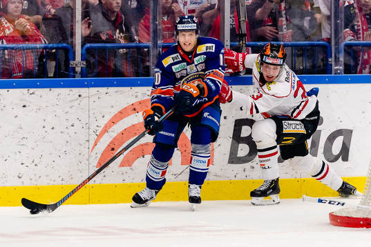 Växjös Kris Versteeg och Örebros Christopher Mastomäki