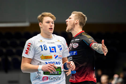 HK Malmös Hampus Olsson jublar medan Skövdes Axel