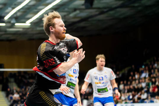 HK Malmös Magnus Persson skjuter från vänster sidan