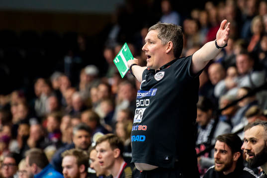 HK Malmös tränare Stian Tönnesen agerar