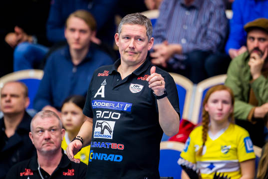HK Malmös tränare Stian Tönnesen ger tummen upp