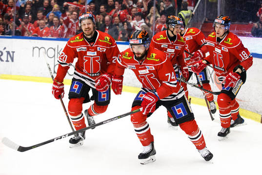 Örebros Nick Ebert och Marcus Weinstock jublar