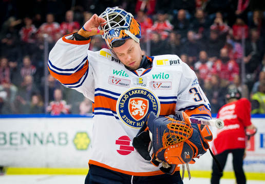 Växjös målvakt Viktor Fasth deppar