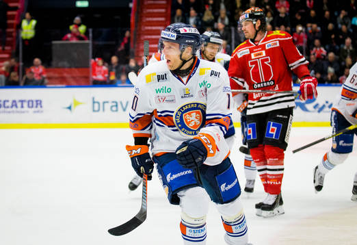Växjös Kris Versteeg gör 1-3 och jublar och Örebros