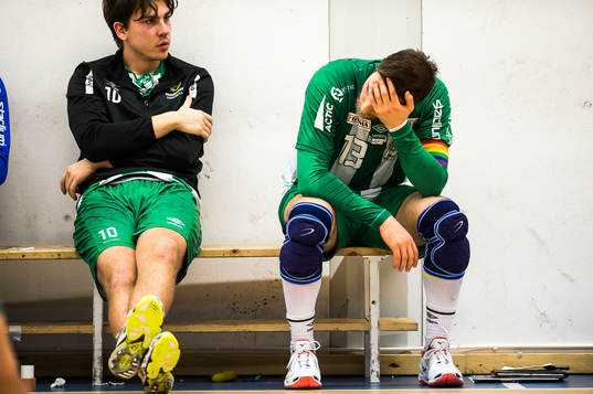 Hammarbys Viktor Bergklint och Gunnar Pettersson deppar