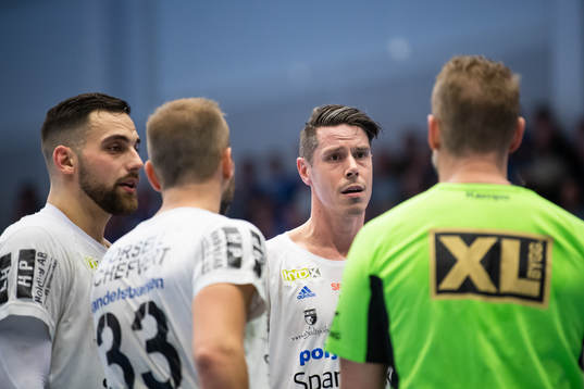 Ystads Mario Lipovac och Kim Andersson reagerar mot domare