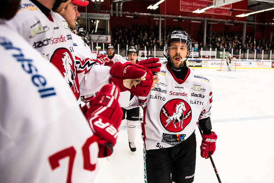 Vita Hästens Marcus Eriksson jublar