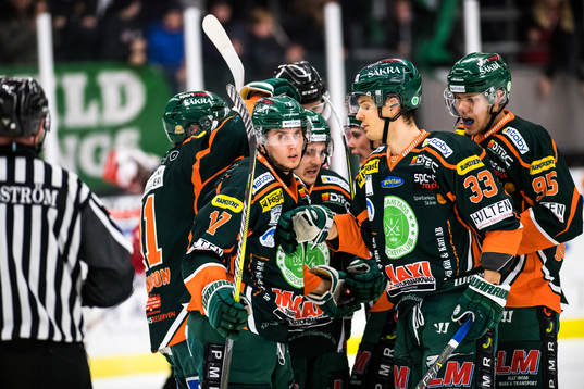Kristianstads  Viktor Wahldén  jublar med lagkamraterna
