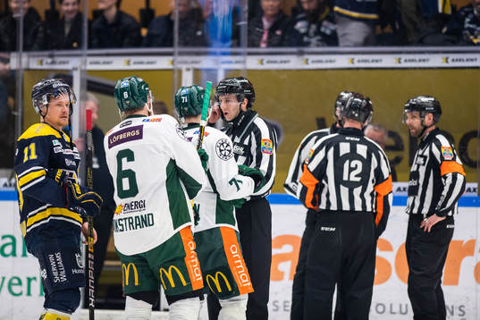 s Simon Önerud och Färjestads Mikael Wikstrand samt Jesse