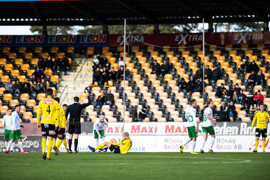 Hammarbys Darijan Bojanic får gult kort