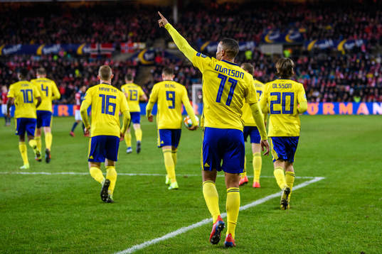 Robin Quaison of Sweden celebrates the 2-2 goal