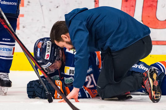 Växjös Filip Cederqvist blir liggandes