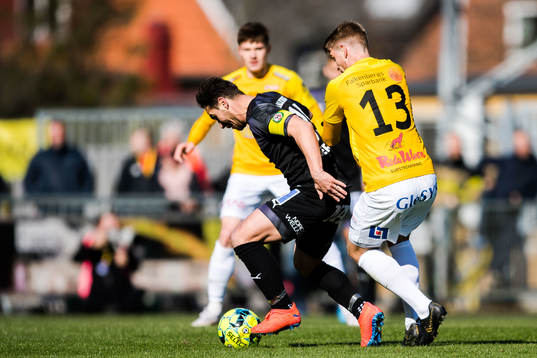 Örebros Nordin Gerzic och Falkenbergs Marcus Klingenberg
