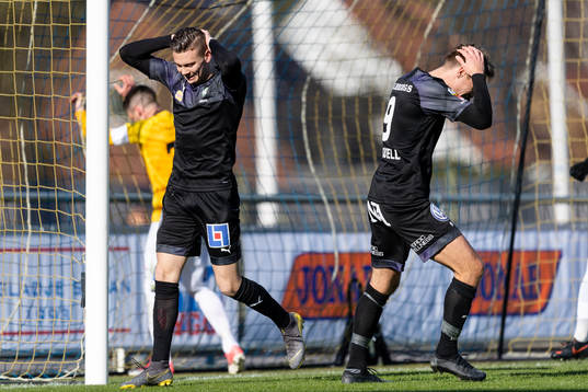 Örebros Jake Larsson och Viktor Prodell deppar