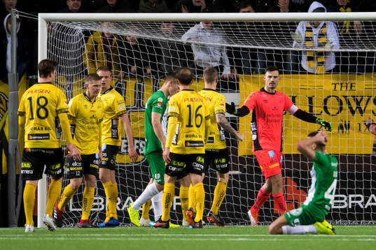 Elfsborgs målvakt Kevin Stuhr Ellegaard jublar