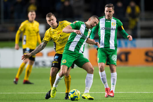 Elfsborgs Samuel Holmén trycker till Hammarbys Nikola