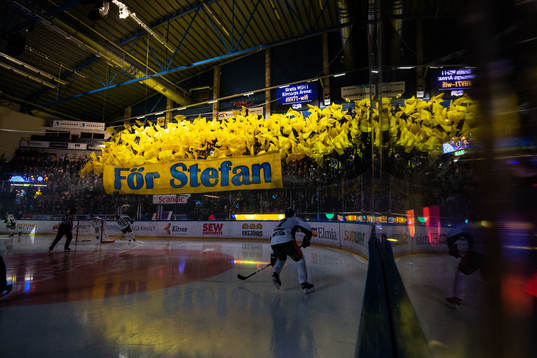 s supportrar med ett tifo