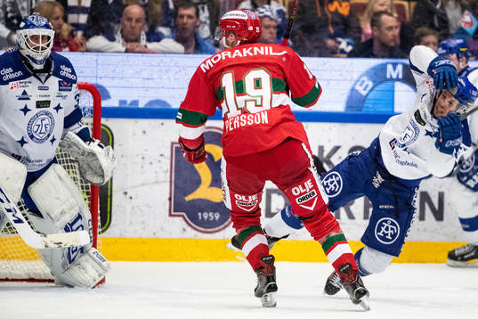 Leksands målvakt Axel Brage och August Berg och Moras John