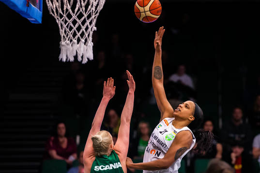 Telges Mikaela Gustafsson och Umeås Alyssa Lawrence