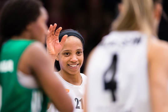 Umeås Alyssa Lawrence jublar