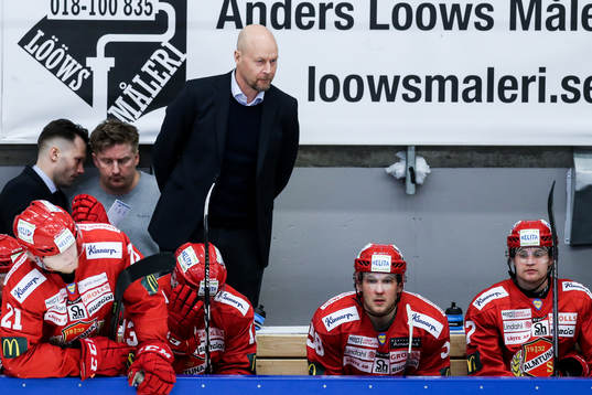 Almtunas tränare Marcus Ragnarsson deppar
