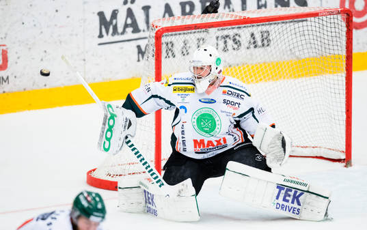 Kristianstads målvakt Joel Gistedt med en räddning