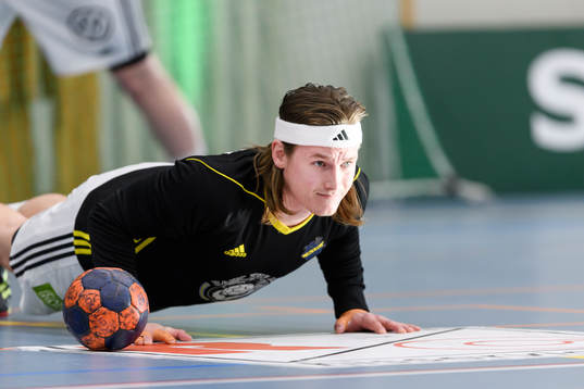 s Jörgen Landgraff Vegsund före handbollsmatchen i kvalet