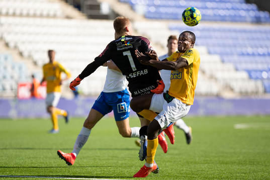 IFK Norrköpings målvakt Isak Pettersson och Falkenbergs