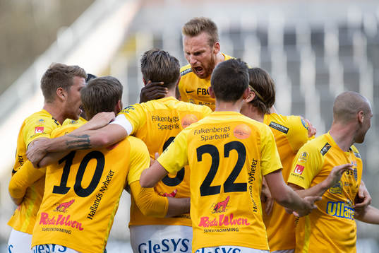 Falkenbergs spelare jublar