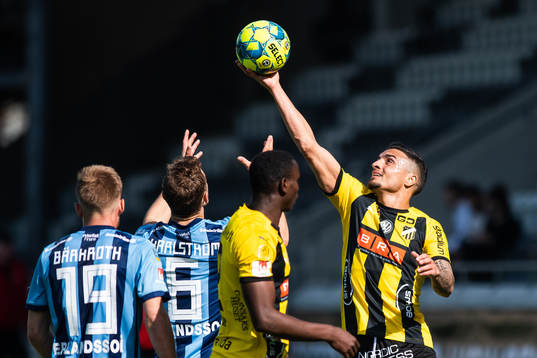 Djurgårdens Jesper Karlström och Häckens Ahmed Yasin