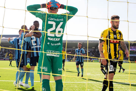 Djurgårdens Erik Berg jublar
