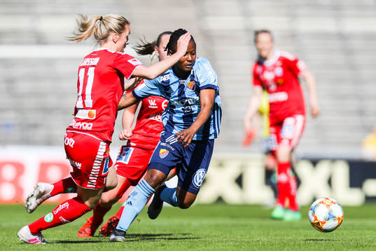Djurgårdens Ogonna Chukwudi och Linköpings Mimmi Larsson