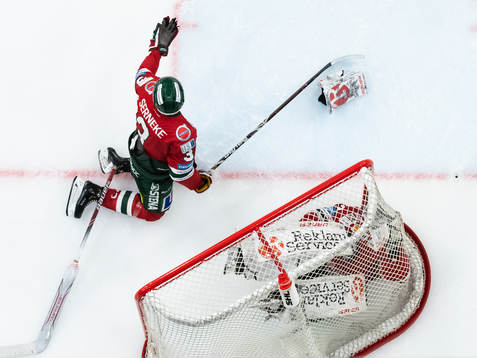 Djurgårdens Jakob Lilja (ej i bild) trycker till
