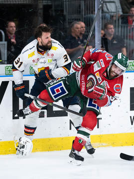 Djurgårdens Dick Axelsson utan hjälm
