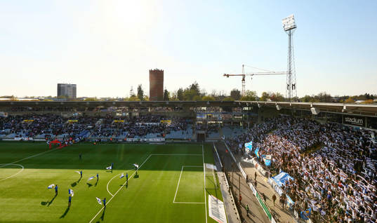 Halsdukar på ståplatsläktare Curva Nordahl