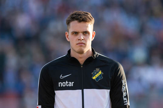 s målvakt Oscar Linnér vid line up