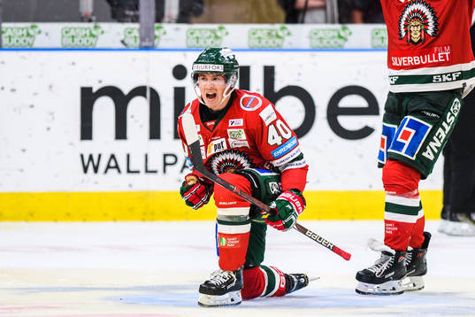Frölundas Joel Mustonen och Max Friberg jublar