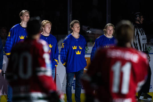 Frölundas Lucas Raymond (tvåa från höger)