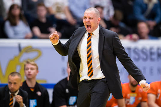 Borås tränare Henrik Svensson reagerar