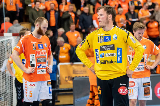 Kristianstads Arnar Freyr Arnarsson och målvakt Richard