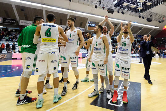 Södertäljes spelare jublar