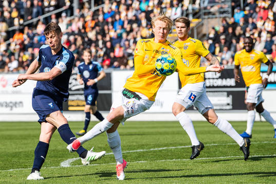 Malmö FFs Markus Rosenberg och Falkenbergs Jacob Ericsson